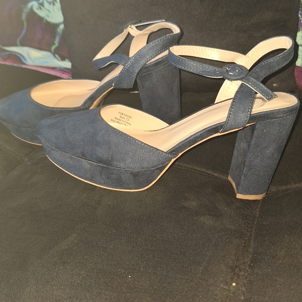 Blue Pumps - Picture 2 of 7
